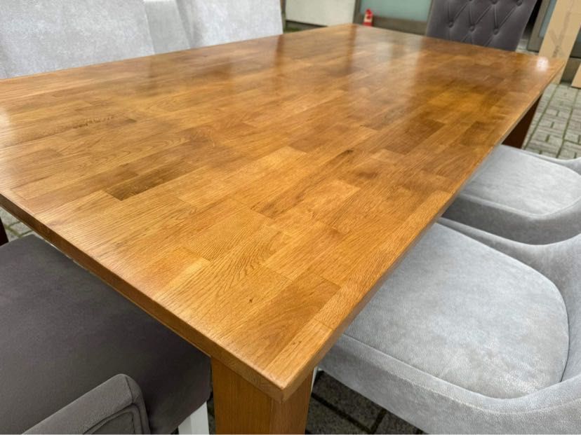 Stół drewniany w świetnym stanie