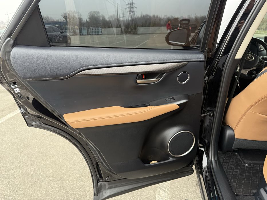 Автомобіль Lexus NX 200T