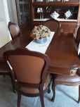 Mesa de jantar e 8 cadeiras