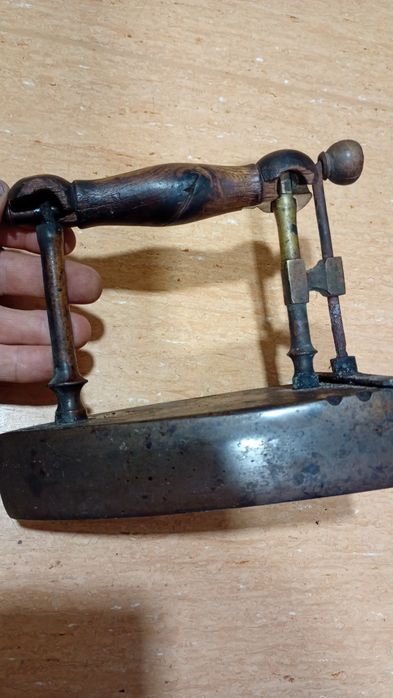 Zabytkowe brązowe żelazko+2 duszę.