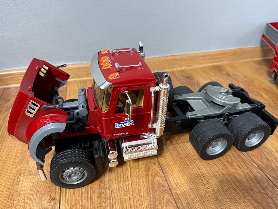Bruder MACK Naczepa + Koparka