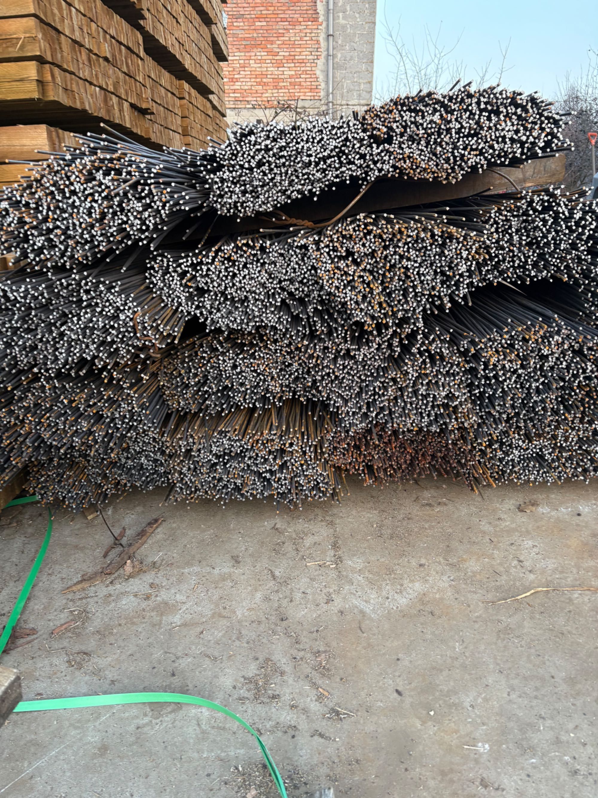 Stal Zbrojeniowa fi 10-fi 16 super cena  3050,00 /t  rutto