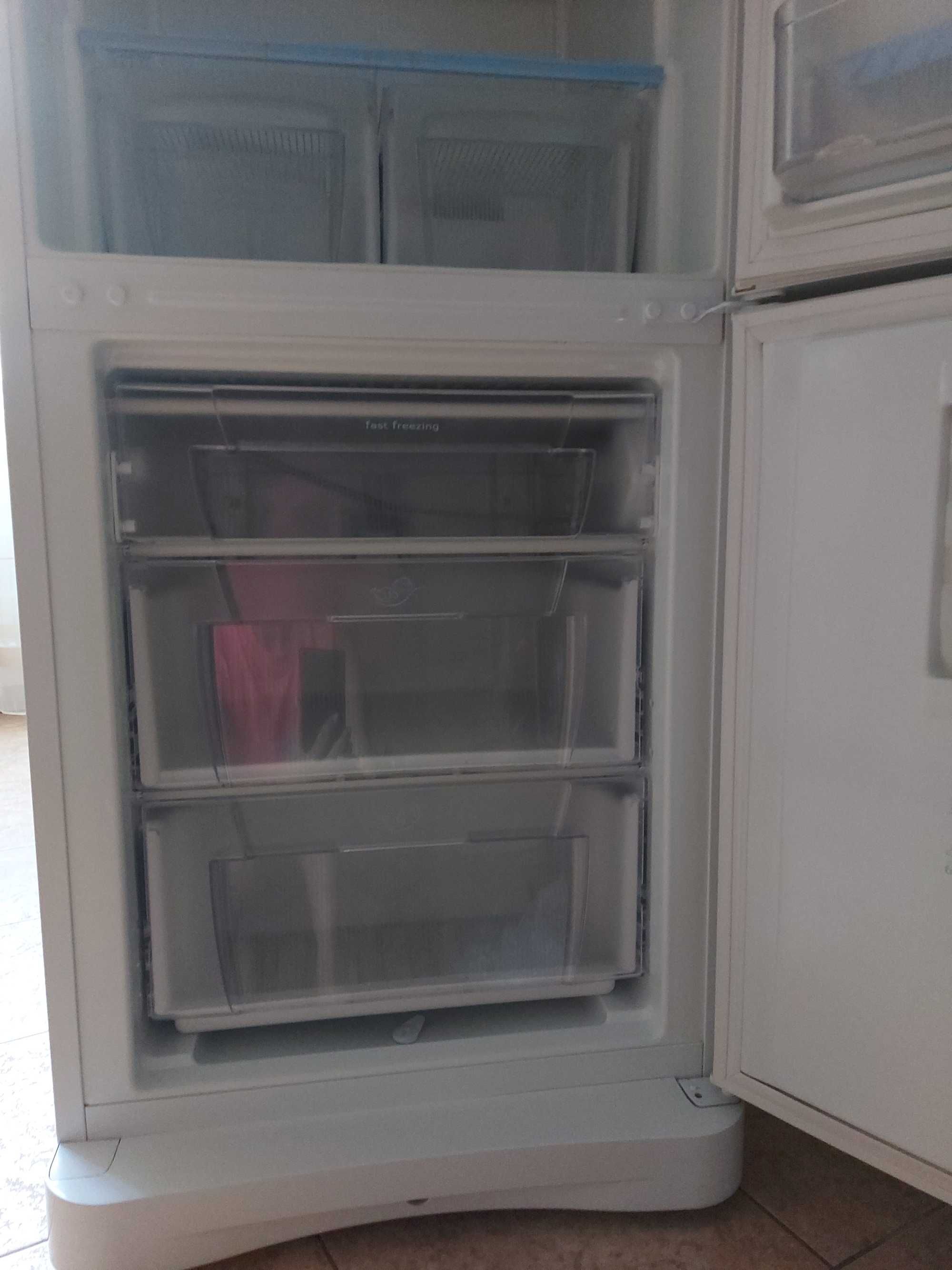 Холодильник Indesit б/у
