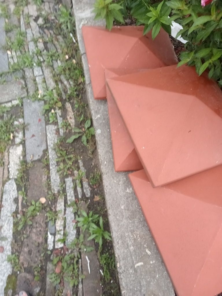 Daszki betonowe na ogrodzenie