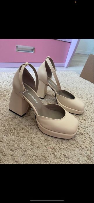 Туфлі бежеві в хорошому стані