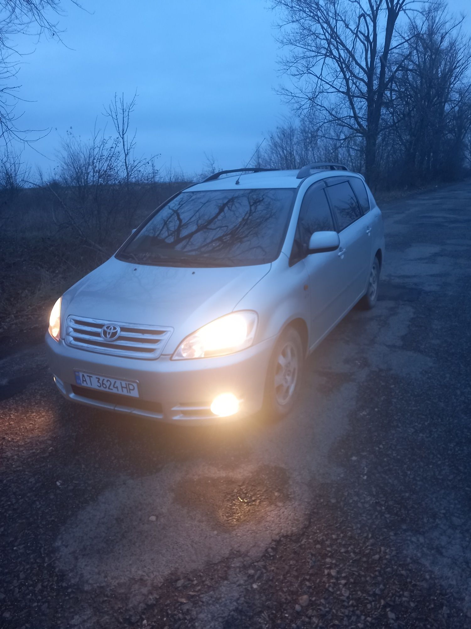 Продаж Авенсіс версо