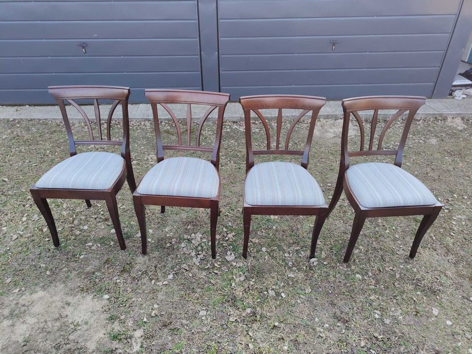 Komplet krzeseł drewnianych