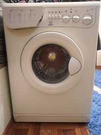 Продам пральну машинку Indesit W84tx
