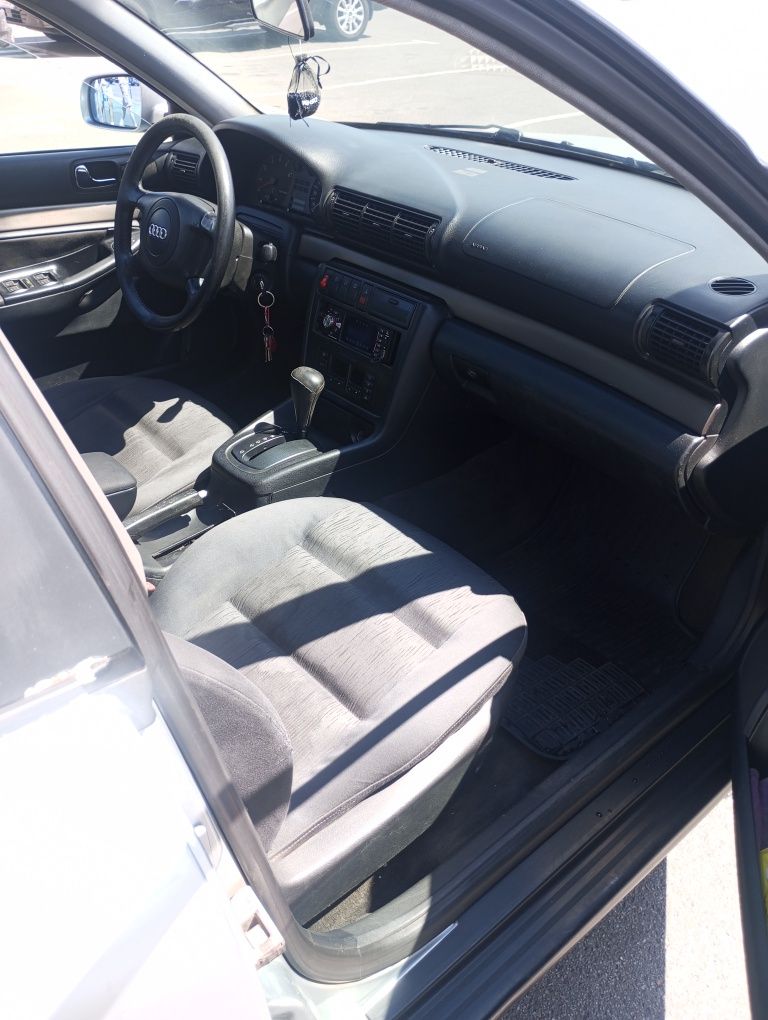 Продам ауді А4 автомат
