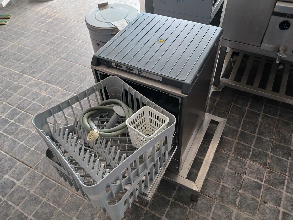 ACM1659 - Máquina de Lavar Copos e Chávenas - Usada