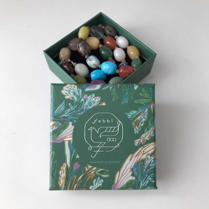 Бусы разноцветные натуральный камень,