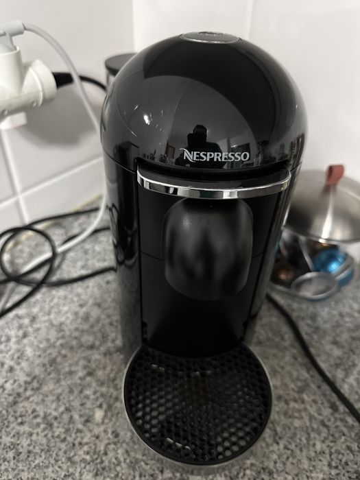 Maquina nespresso vertuo plus delux black C
