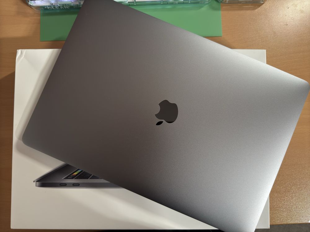 Apple Macbook 15” 1TB SSD 32GB RAM