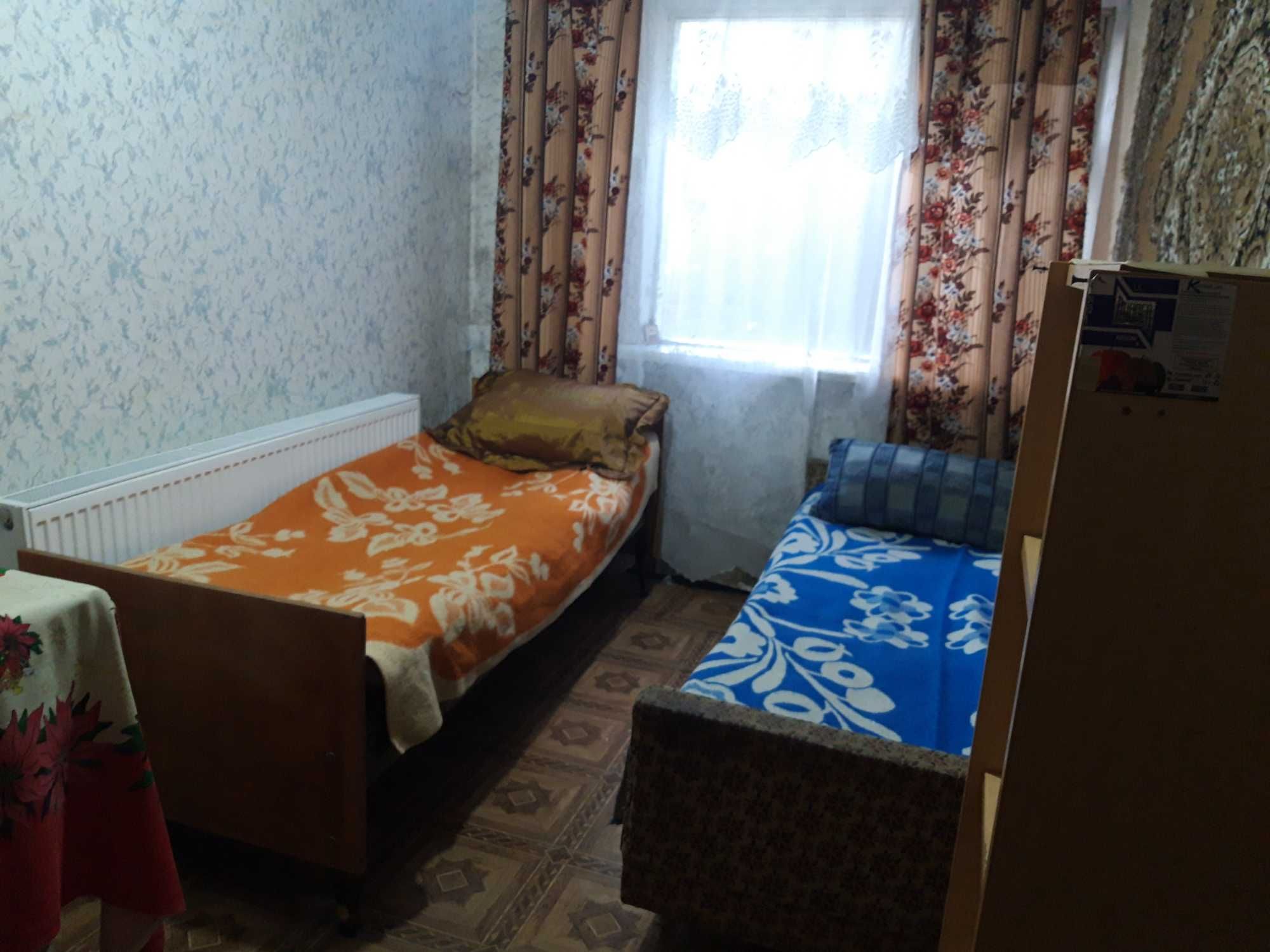 Здам пол будинку, кімнати