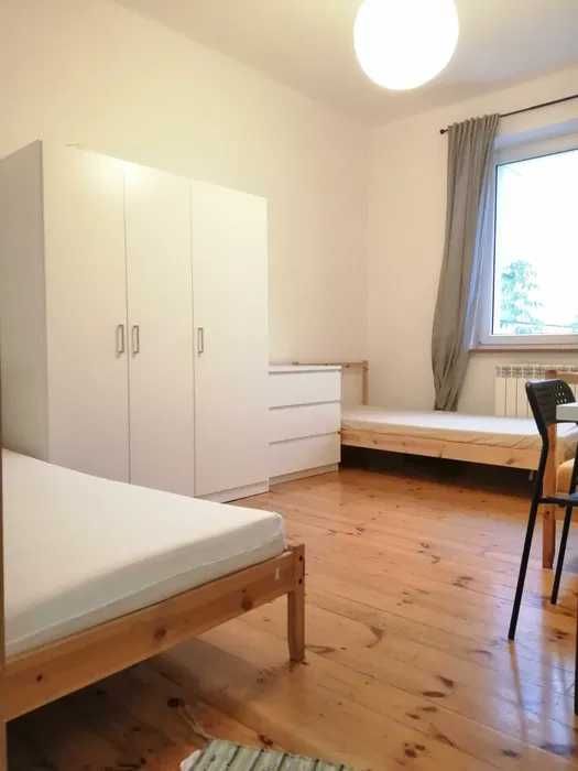 ХОСТЕЛ район WLOCHY (Lopuszanska) hostel. 2-4 местные. 800 мес/250 нед