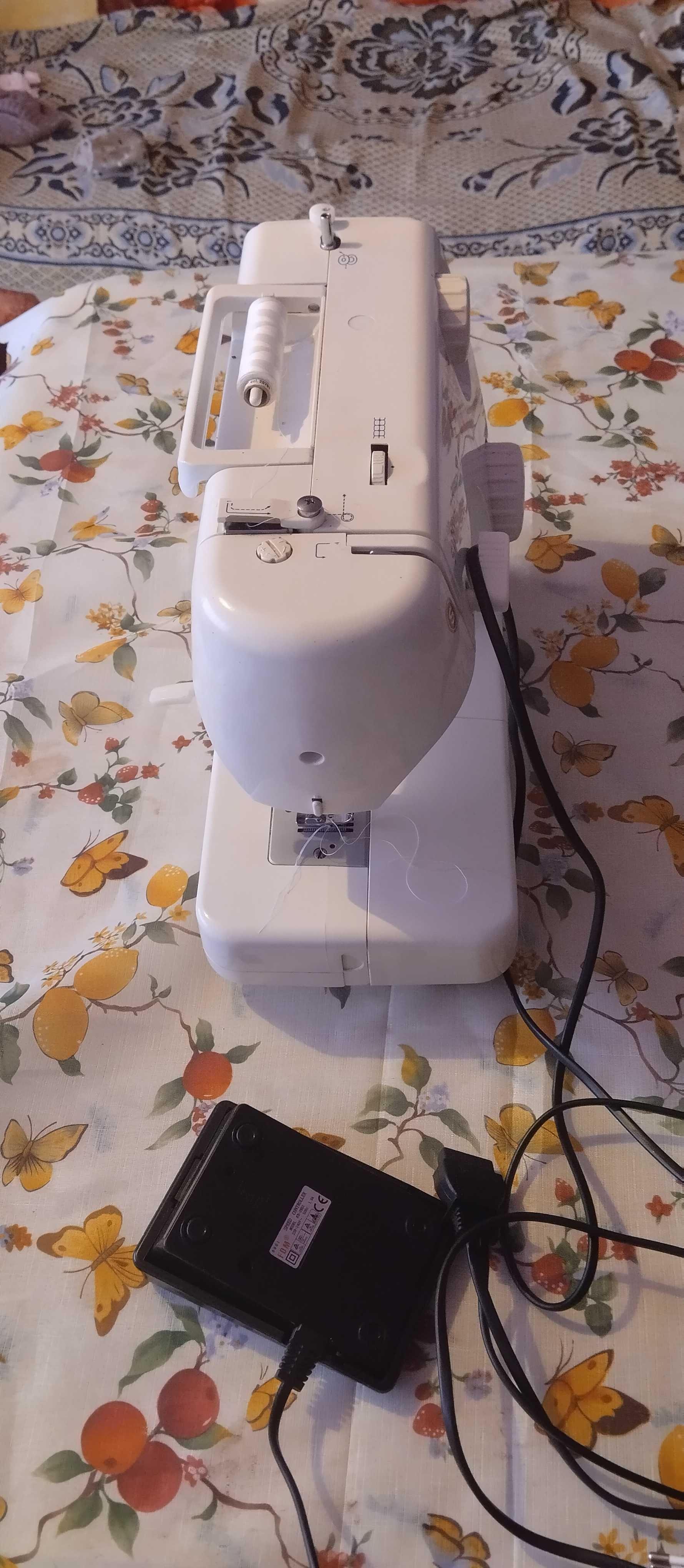 Продам швейну машинку