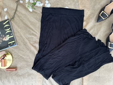 czarne prążkowane spodnie S