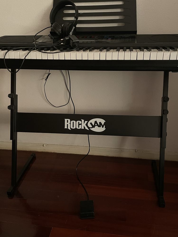Vendo piano como novo