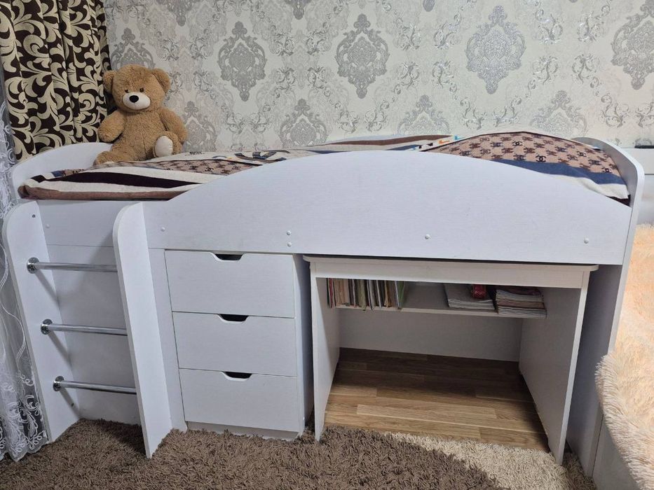 Продам дитяче ліжко-горку з робочою зоною та зберіганням речей