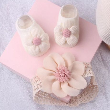 Набор носочки и повязка на головку для новорождённых девочек