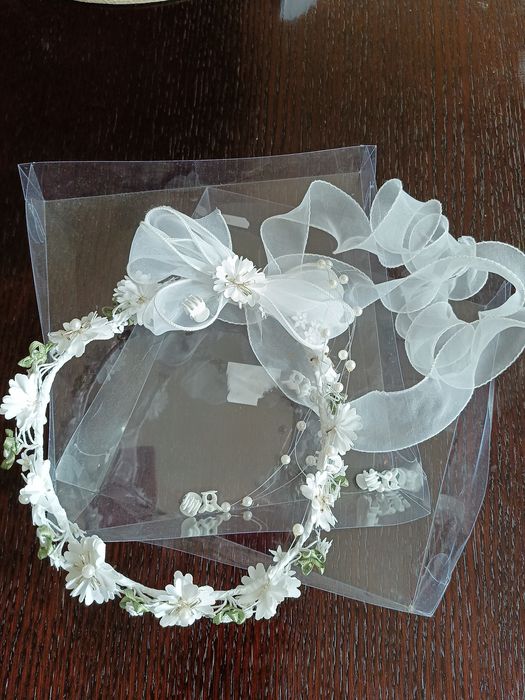 Sprzedam sukienkę komunijną z akcesoriami, rozmiar 128/134 z bolerkiem