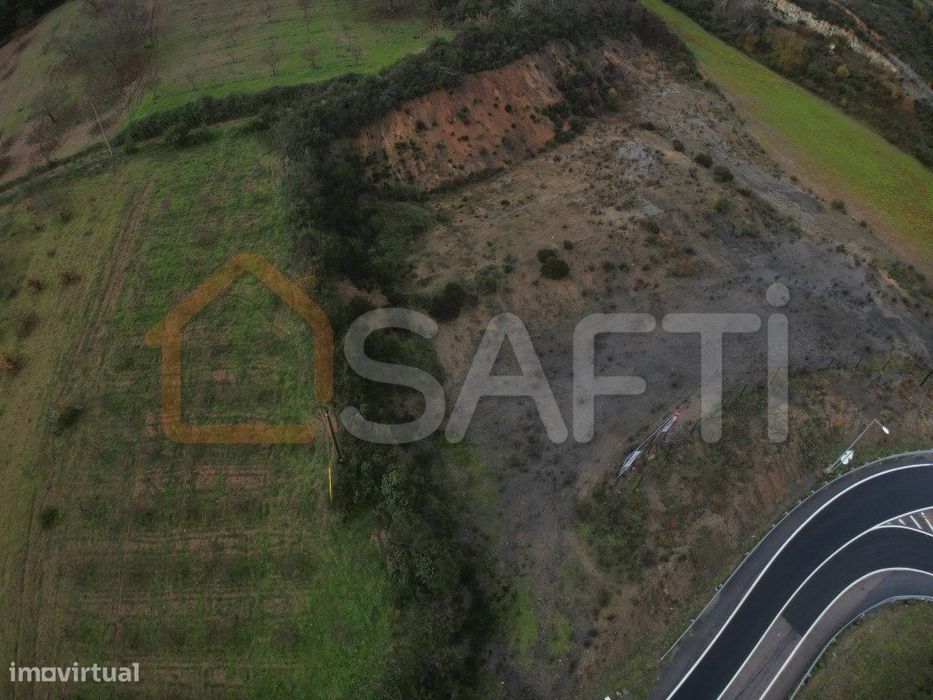 Terreno urbanizável em Podence