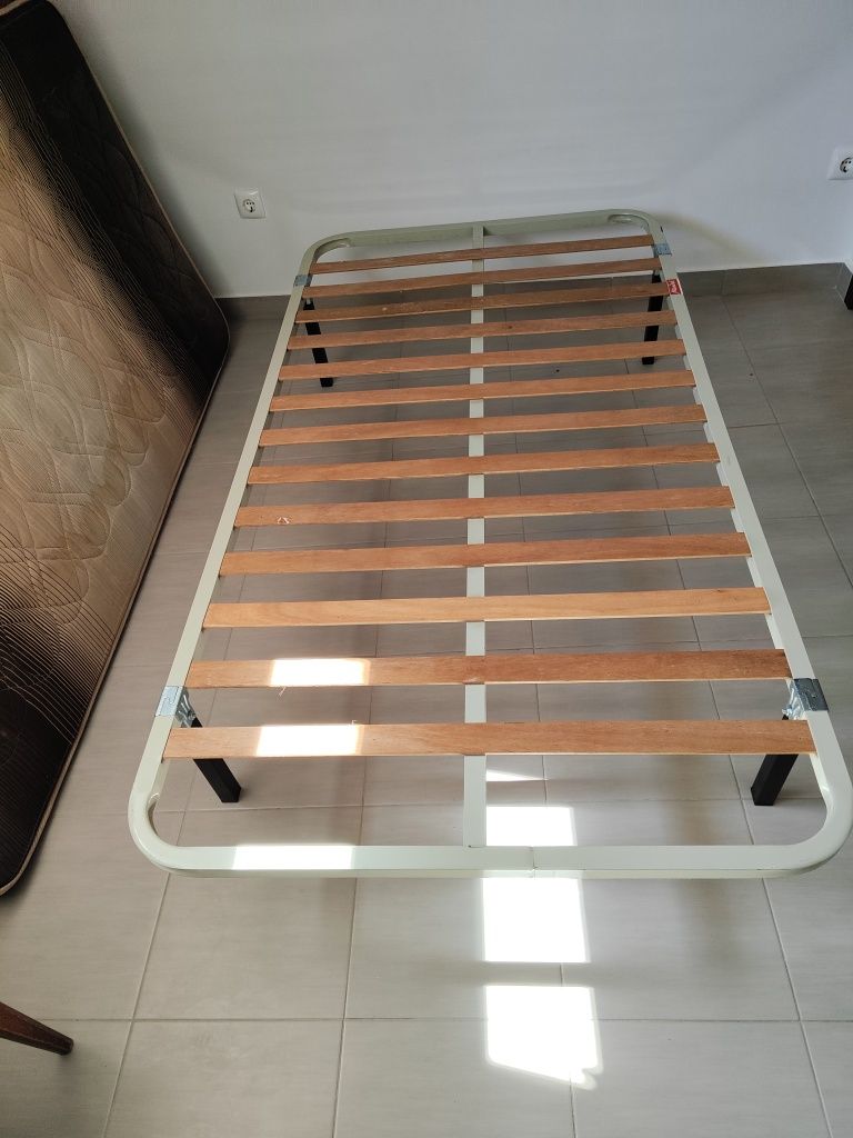 Cama e colchão para vender