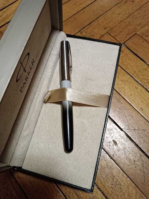 Перьевая ручка Parker frontier.