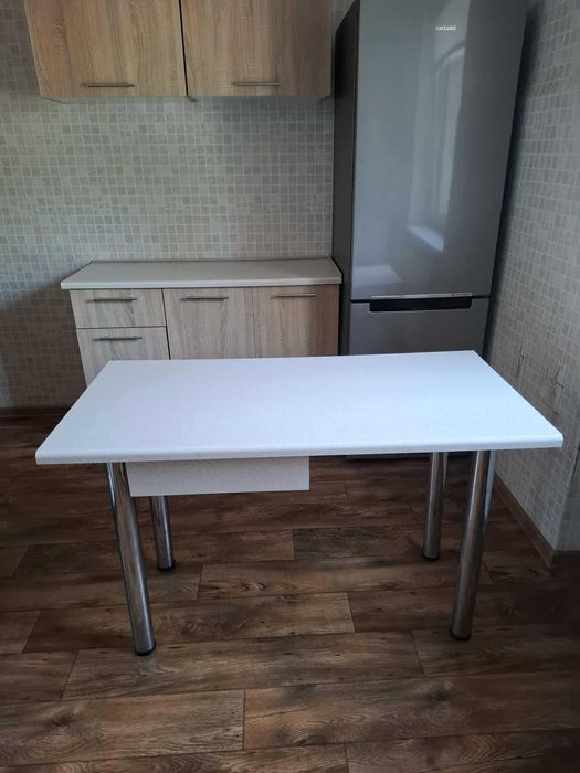 Zestaw mebli kuchennych - 10 szafek + stół i krzesła