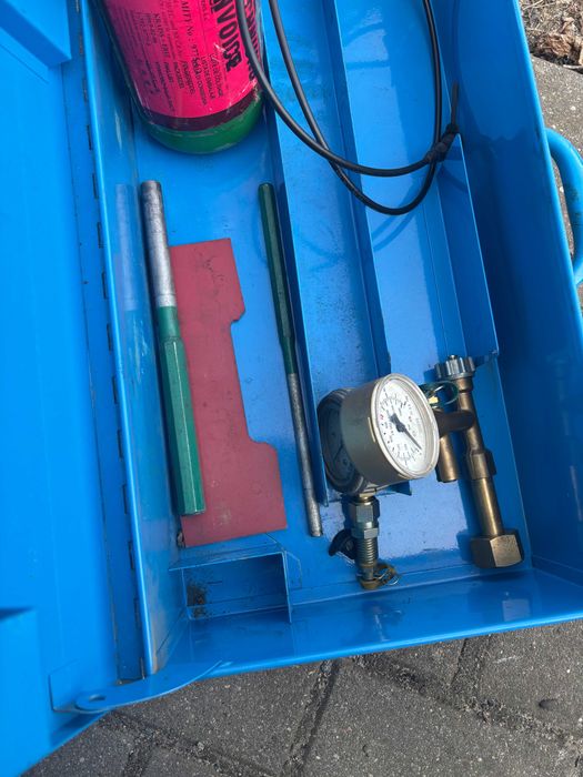 Zestaw do uzupełniania gazu w młotach hydraulicznych krupp