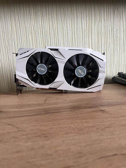 Asus GTX1070 8gb White потужна ігрова відеокарта