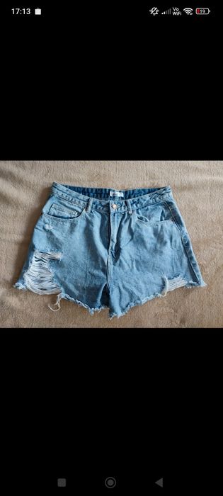 Nowe szorty z przetarciami Sinsay