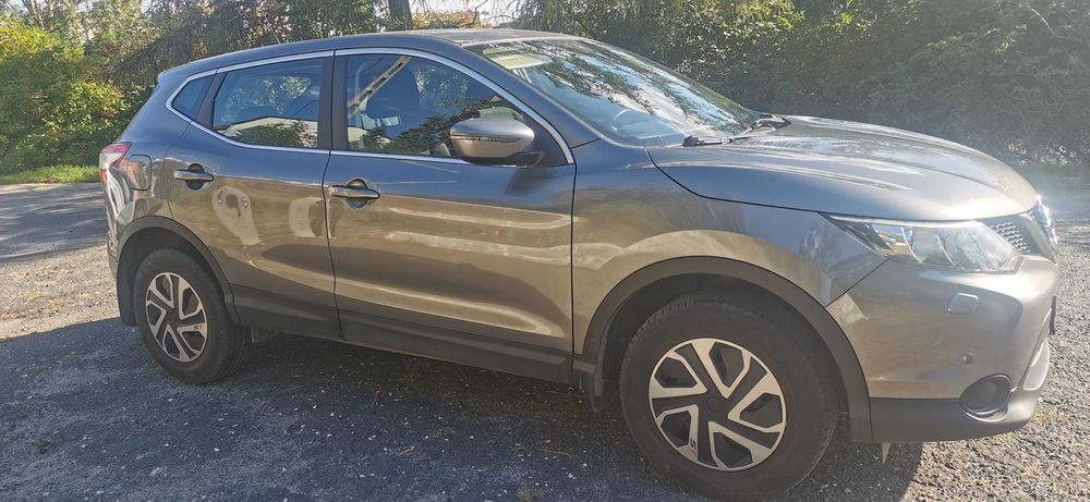 Nissan Qashqai 1,2 benzyna