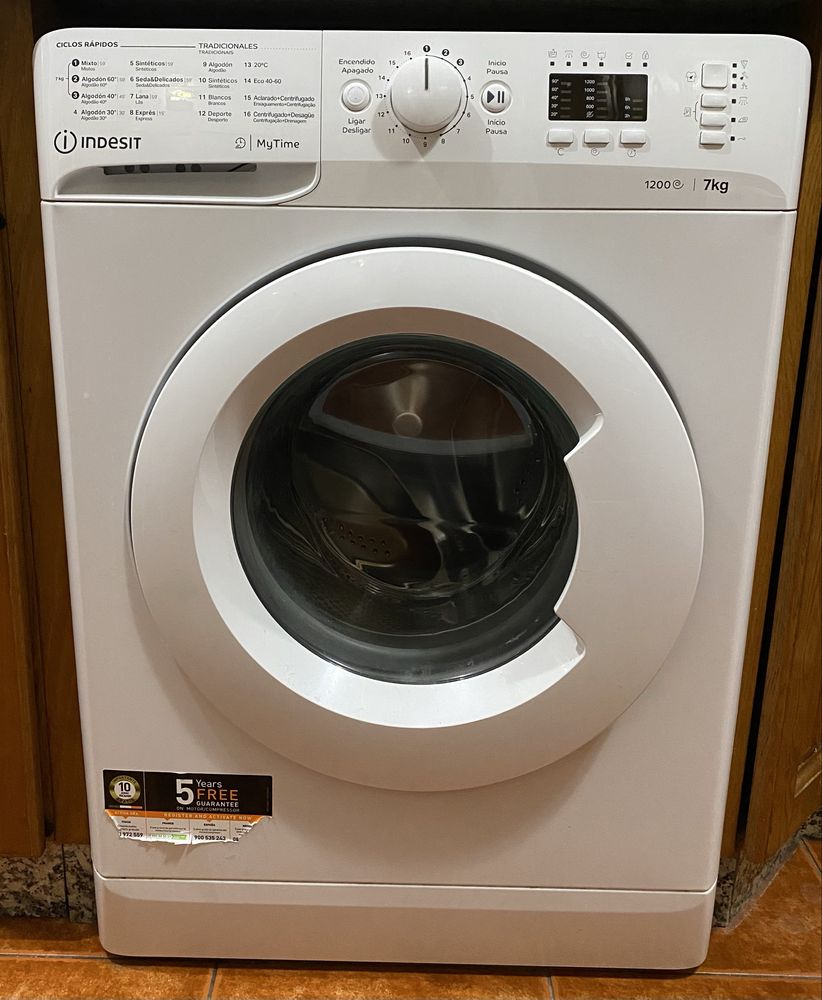 Máquina Lavar Roupa INDESIT