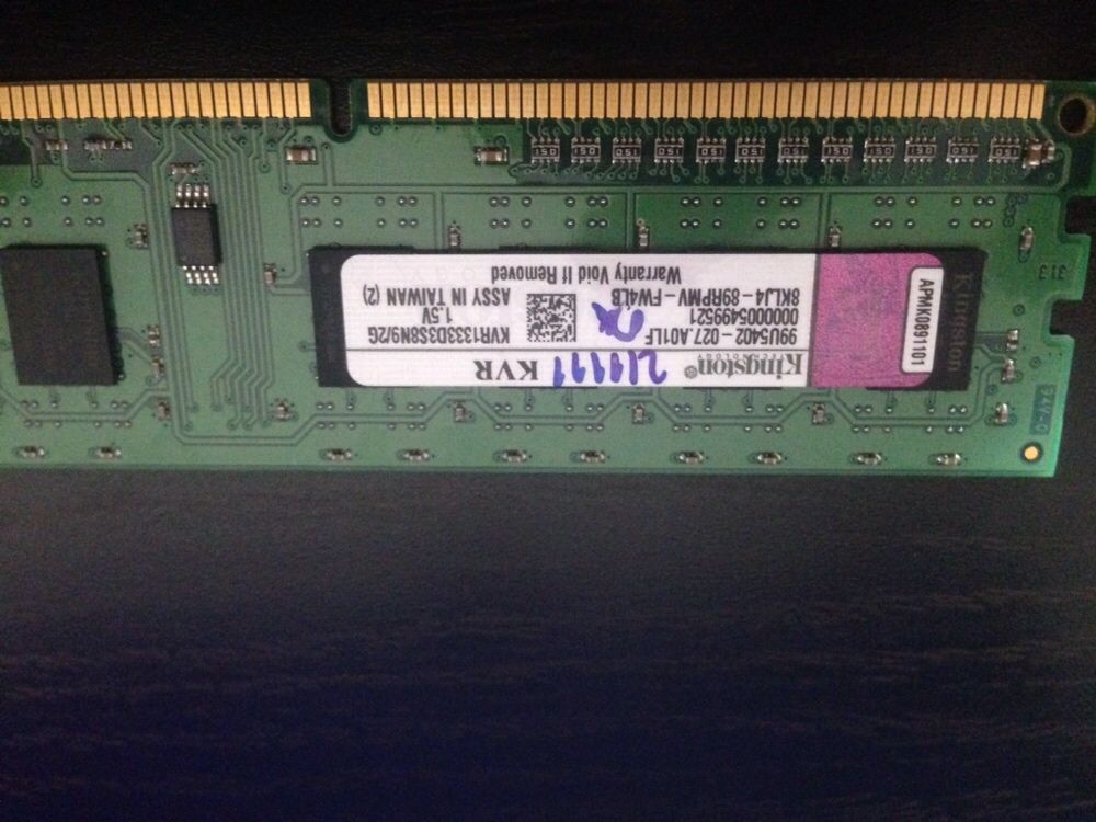 Vendo 2 memórias RAM - Kingston KVR1333D3S8N9/2G + Kingston KVR1333d3n