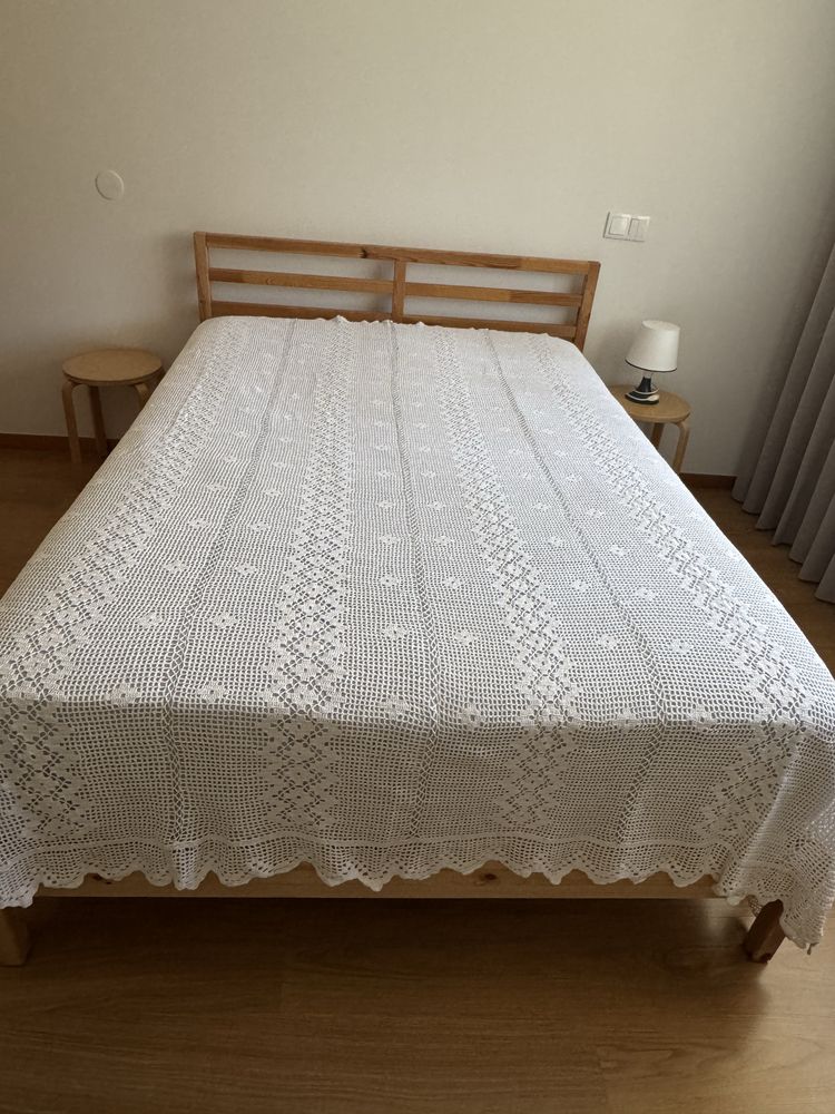Colcha em renda feita à mão - cama de casal