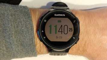 Garmin Forerunner 235 - Zegarek Sportowy w Super Stanie + Akcesoria