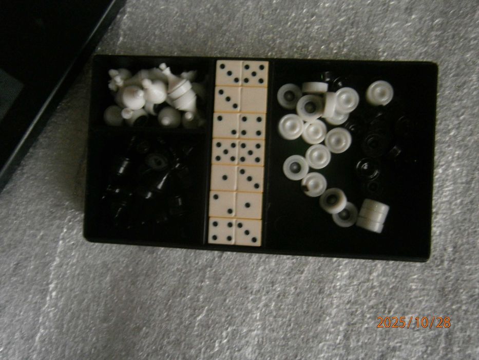 шаматы  на магнитиках.