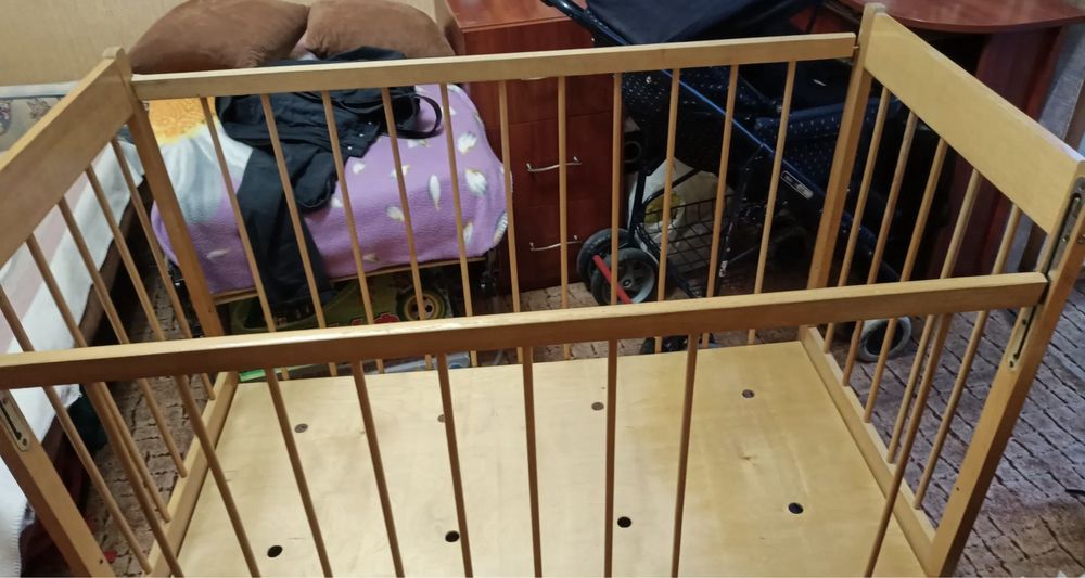 Децкая кроватка из натурального дерева ліжечко