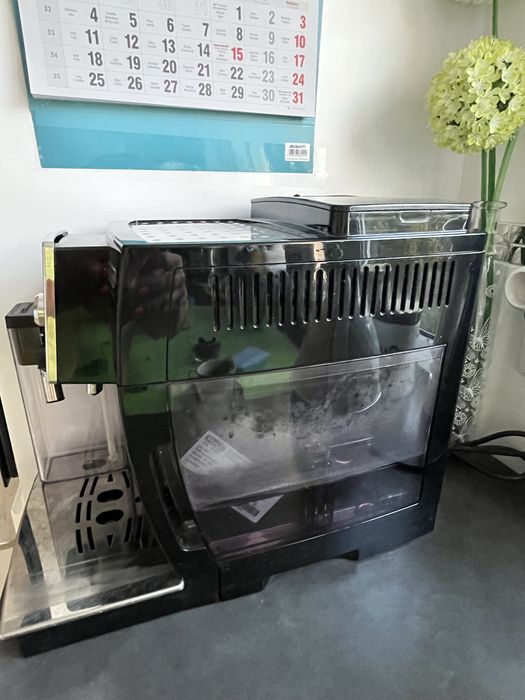 Ekspres do kawy De Longhi typ ECAM23.460.B