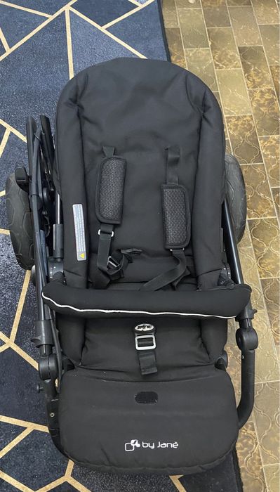 Carrinho de bebe e ovo jané