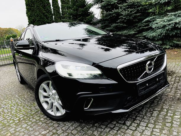 Volvo V40 Cross Country 2019r. Automat Panorama LED Kamery Full