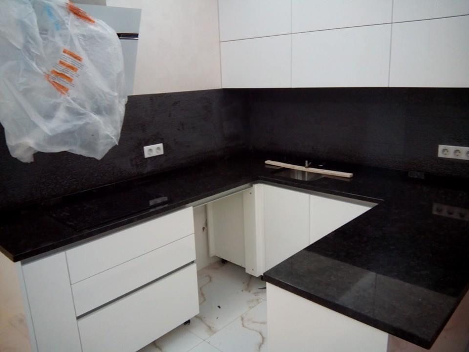 Столешници из кварцита,  гранита и мрамора