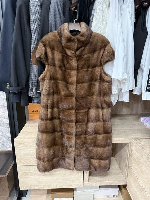 Жилетка з норки гарного шоколадного кольору