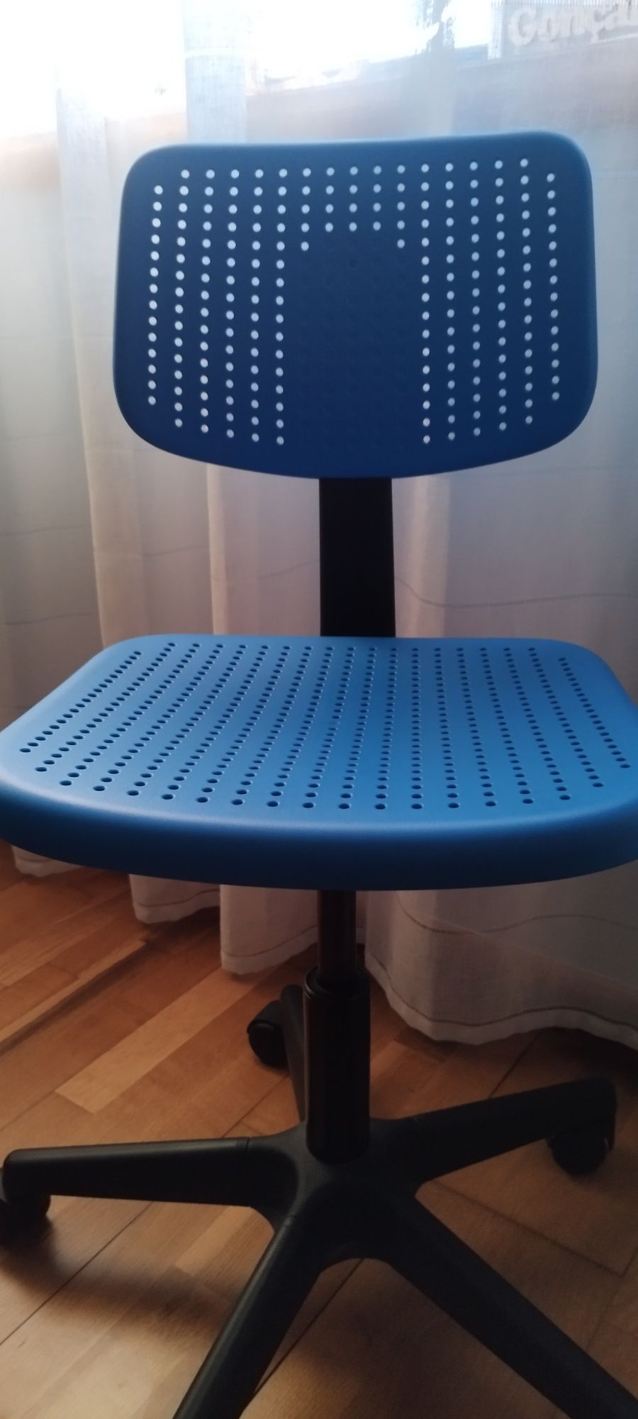 Vendo cadeira nova de secretária