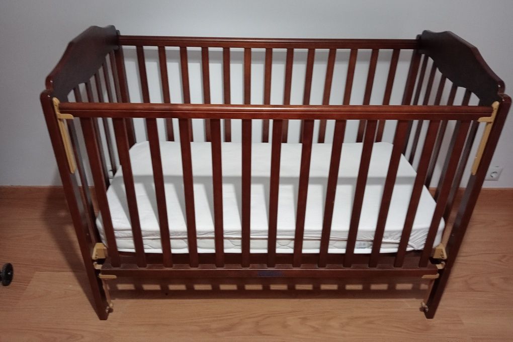 Cama de grades+colchão oferta cobertores