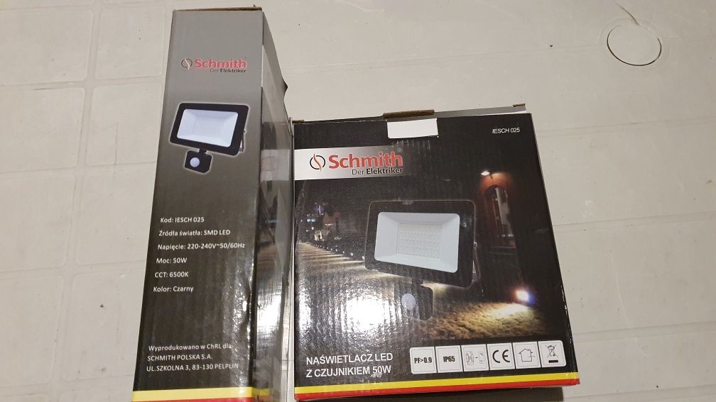 Naświetlacz halogen oprawa led 50W LED z czujnikiem ruchu.