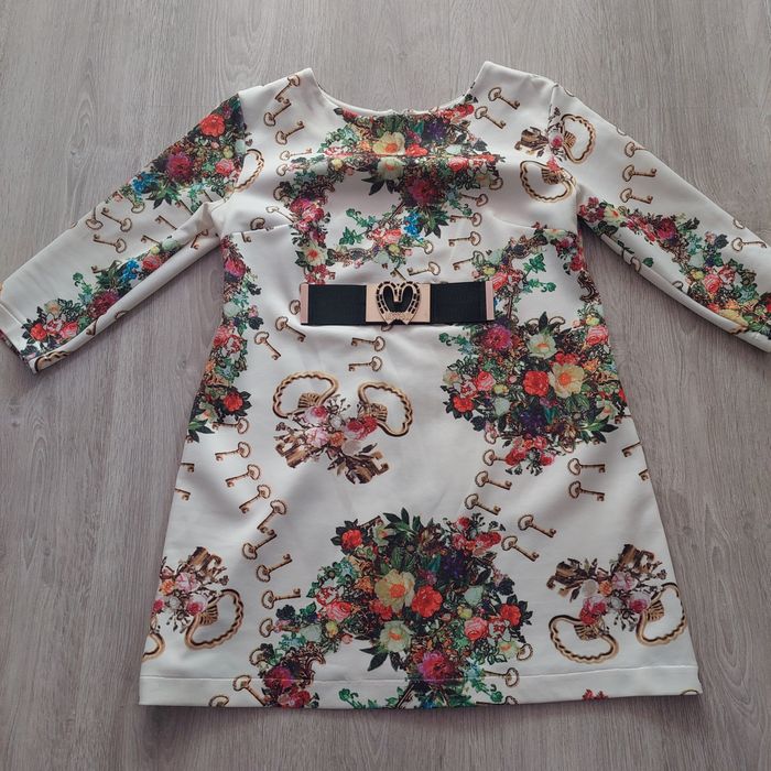 Продам красочное платье