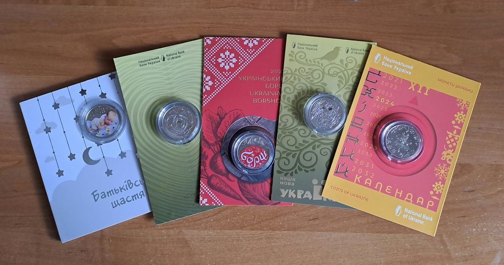 Монети нацбанку в капсулах, блістерах в ролах