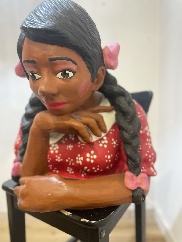 Boneca namoradeira em barro tamanho real